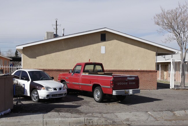 147-151 General Arnold St NE in Albuquerque, NM - Foto de edificio - Building Photo