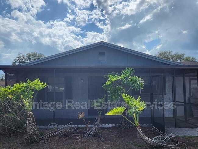 property at 806 Walnut Dr