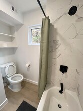 6810 Lexington Rd in Austin, TX - Foto de edificio - Building Photo