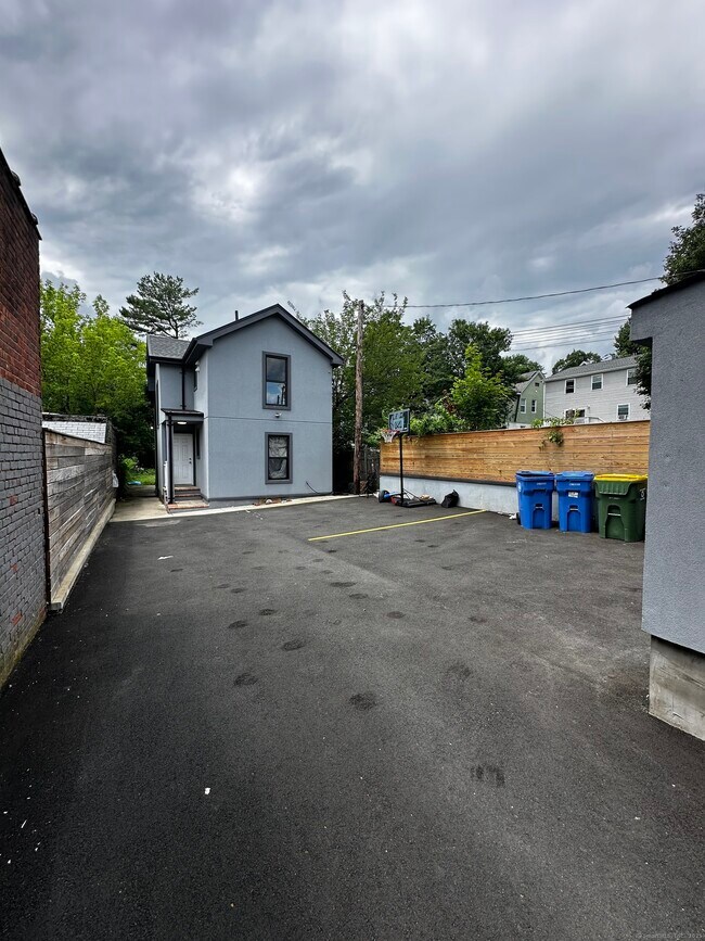 49 Hill St in Waterbury, CT - Building Photo - Building Photo