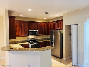 7009 Romana Way in Naples, FL - Building Photo - Building Photo