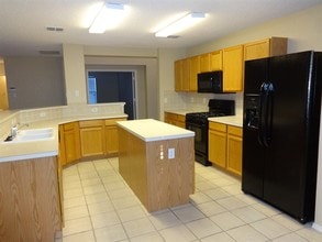 210 Trees Dr in Cedar Hill, TX - Foto de edificio - Building Photo