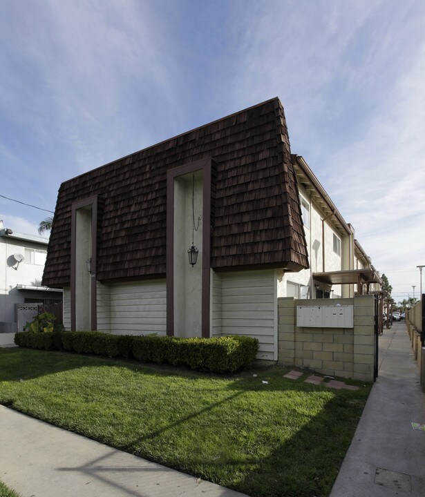 5902 Fullerton Ave in Buena Park, CA - Foto de edificio