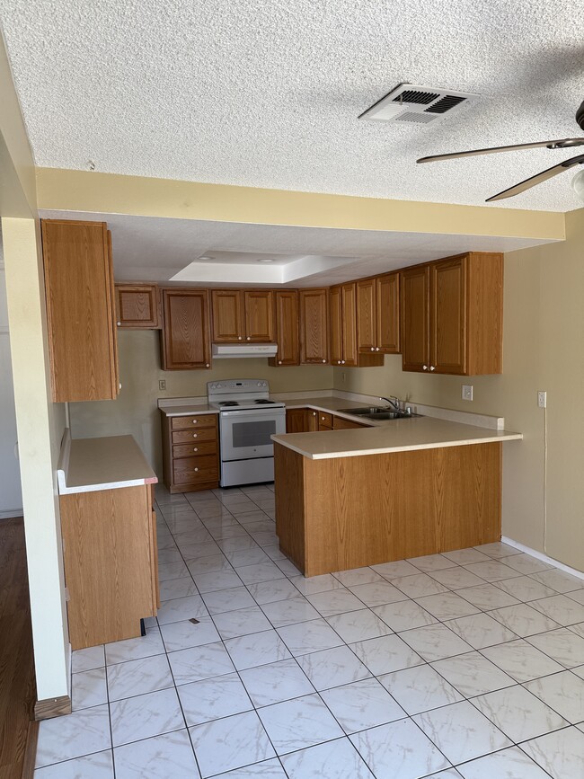 11782 Garden Grove Blvd, Unit A in Garden Grove, CA - Building Photo - Building Photo