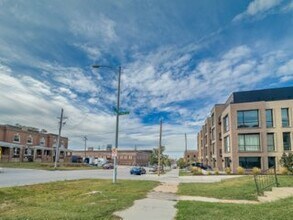 913 Forest Ave in Omaha, NE - Foto de edificio - Building Photo
