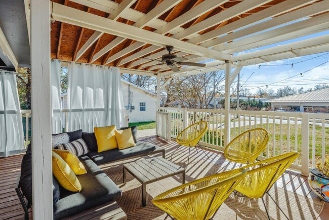 property at 907 SE 5th St