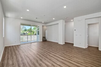 2317 Columba Gln in Escondido, CA - Building Photo - Building Photo