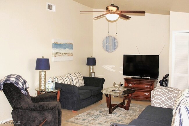 5032 Chiquita Blvd S in Cape Coral, FL - Foto de edificio - Building Photo