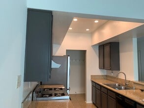 14607 Erwin St in Los Angeles, CA - Building Photo - Building Photo