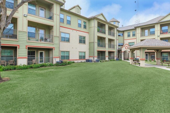 200 W Yoakum Ave in Kingsville, TX - Building Photo - Building Photo