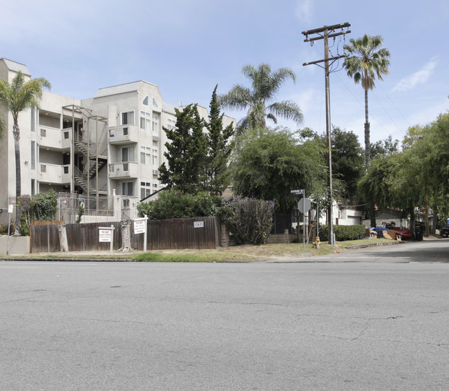 11471 Riverside Dr in North Hollywood, CA - Foto de edificio - Building Photo