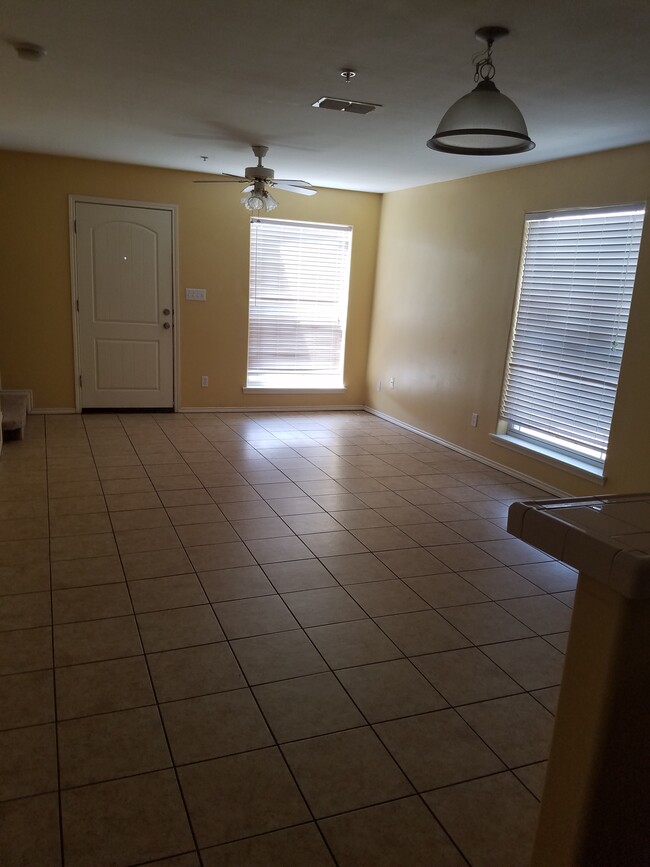 421 Rock Cir, Unit 3 in Harlingen, TX - Foto de edificio - Building Photo