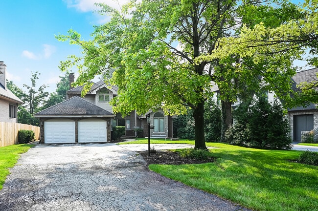 property at 5615 S Elm St