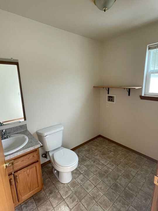 1449 NW Falls Creek Loop-Unit -2 in Oak Harbor, WA - Building Photo