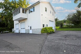 87 Overlook Ests in Saugerties, NY - Building Photo