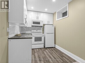 133 Meadowvale Dr in Toronto, ON - Building Photo - Building Photo