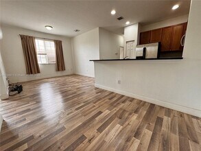 9051 Plymouth Pl in Tamarac, FL - Building Photo - Building Photo