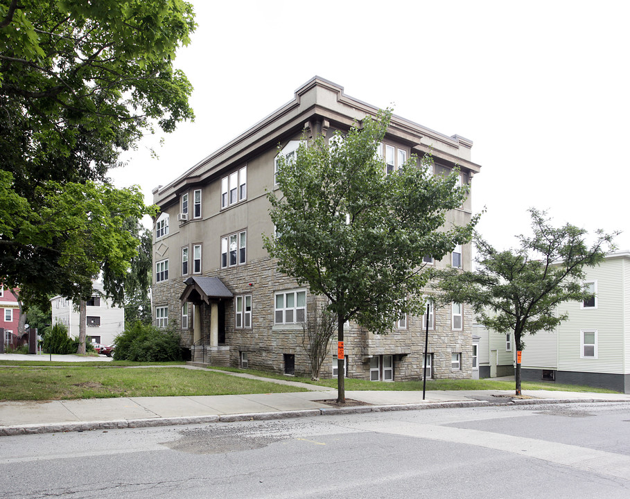 2 Downing St in Worcester, MA - Foto de edificio