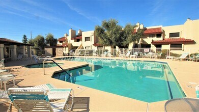 2020 W Union Hills Dr-Unit -256 in Phoenix, AZ - Building Photo - Building Photo