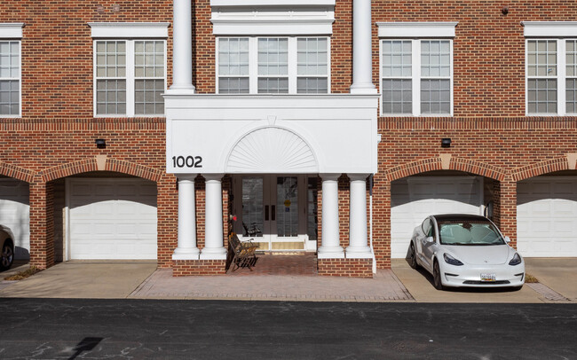 1002 Elmcroft Blvd in Rockville, MD - Building Photo - Building Photo