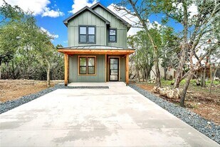 114 Shady Bluff Dr in Wimberley, TX - Building Photo