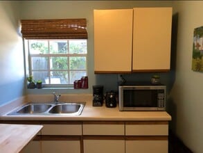 2242 Scott St in Hollywood, FL - Building Photo - Building Photo