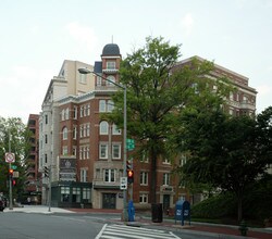 2501 Pennsylvania Ave NW in Washington, DC - Foto de edificio - Building Photo
