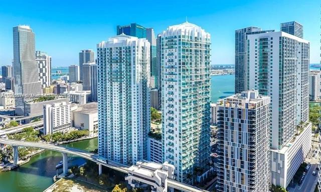 41 SE 5th St, Unit 2310 in Miami, FL - Building Photo