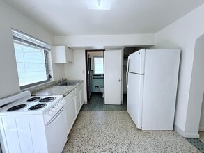43 E 16th St in Riviera Beach, FL - Building Photo - Building Photo