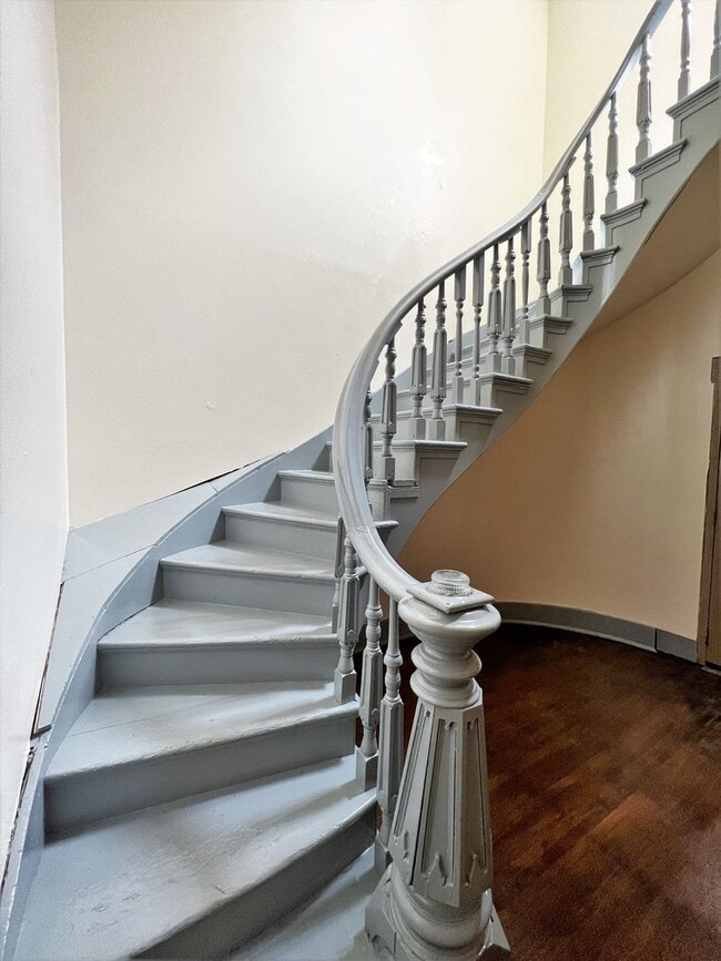 420 E 6th Ave in Mitchell, SD - Foto de edificio - Building Photo