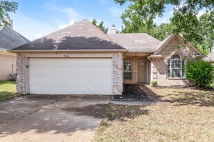 7096 Lagrange Hill Dr in Cordova, TN - Building Photo