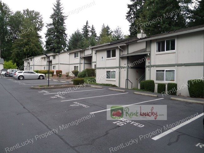 420 S 321st Pl in Federal Way, WA - Building Photo - Building Photo