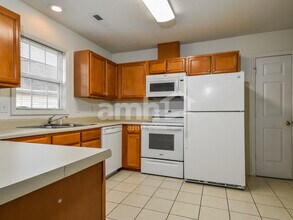 137 Cameron Way Cir in Winston-Salem, NC - Foto de edificio - Building Photo