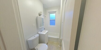 1468 Commonwealth Ave, Unit B in Boston, MA - Building Photo - Building Photo