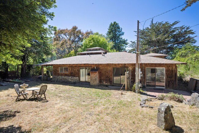5953 Shoreline Hwy in Bolinas, CA - Building Photo - Building Photo