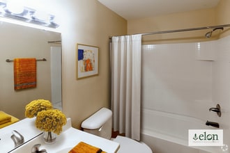 Covered Bridge in Indianapolis, IN - Foto de edificio - Building Photo