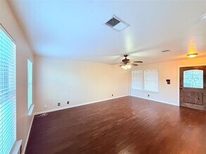 102 Brentwood Dr in Leander, TX - Building Photo - Building Photo