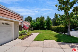 23637 Park Belmonte in Calabasas, CA - Building Photo - Building Photo