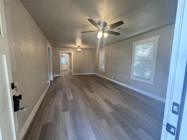 510 W 6th St in Brenham, TX - Building Photo - Building Photo