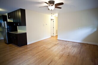 111 Cameron Ct in Chapel Hill, NC - Building Photo - Building Photo