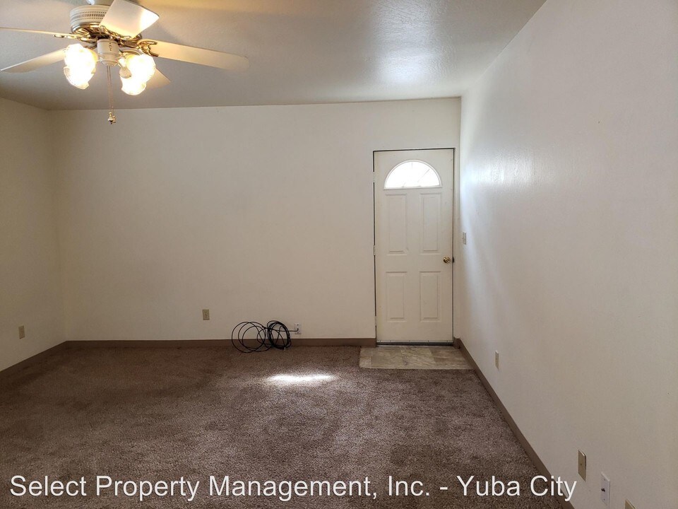 1025 Frederick St in Yuba City, CA - Building Photo