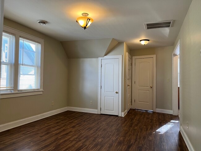 319 E Rosedale Ave, Unit UPPER