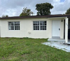 1327 SW 22nd Ave in Fort Lauderdale, FL - Building Photo