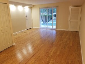 2727 Rhawn St, Unit 32A in Philadelphia, PA - Foto de edificio - Building Photo
