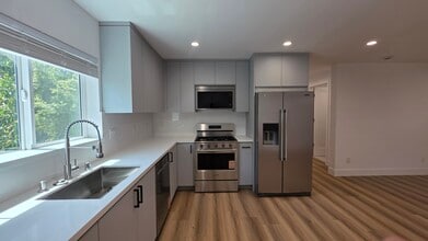 8408 W 4th St, Unit 8408 in Los Angeles, CA - Foto de edificio - Building Photo