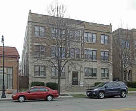 4480 N Oakland Ave in Milwaukee, WI - Building Photo - Building Photo