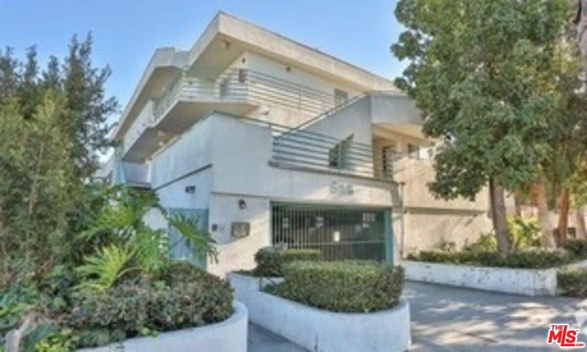 516 Venice Way in Inglewood, CA - Building Photo