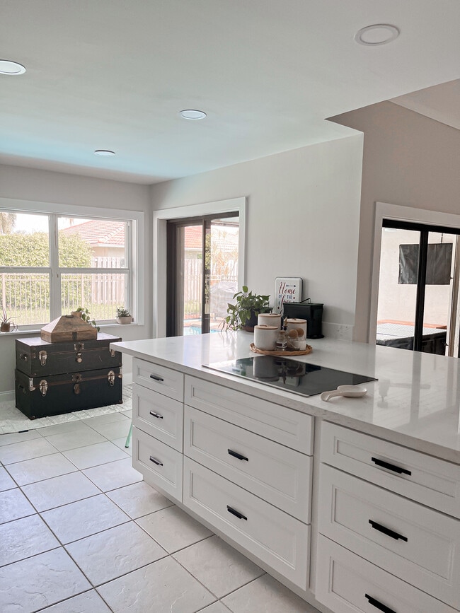 7836 Sunflower Dr in Margate, FL - Building Photo - Building Photo