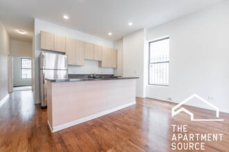 2835 W Medill Ave, Unit 1 in Chicago, IL - Foto de edificio - Building Photo