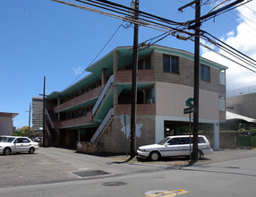 2241 Young St in Honolulu, HI - Building Photo - Building Photo